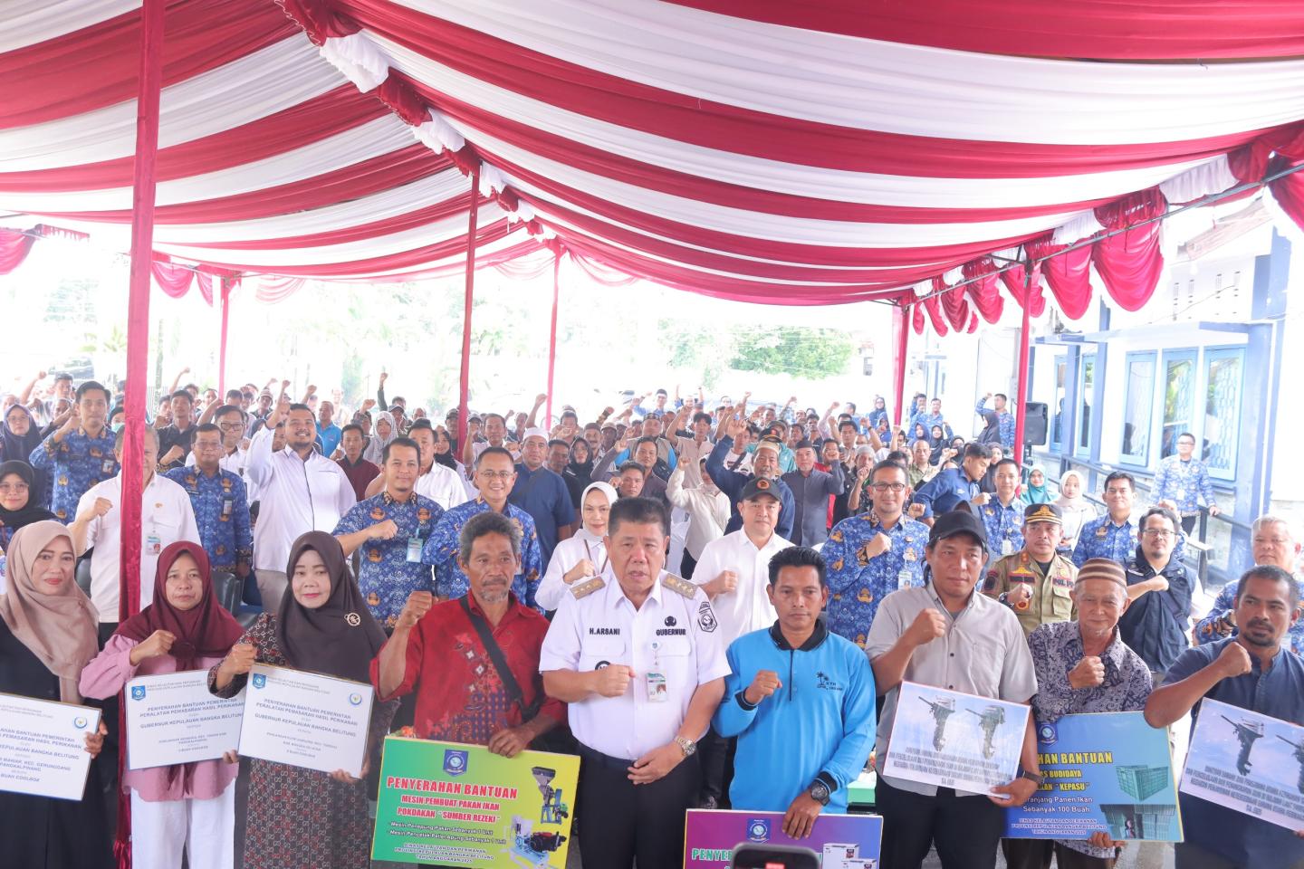 Serahkan Bantuan Sarpras Perikanan Ke Nelayan, Pokdakan dan Poklahsar, Gubernur Hidayat Arsani : Bantuan Harus Tepat Sasaran dan Bisa Memberikan Manfaat